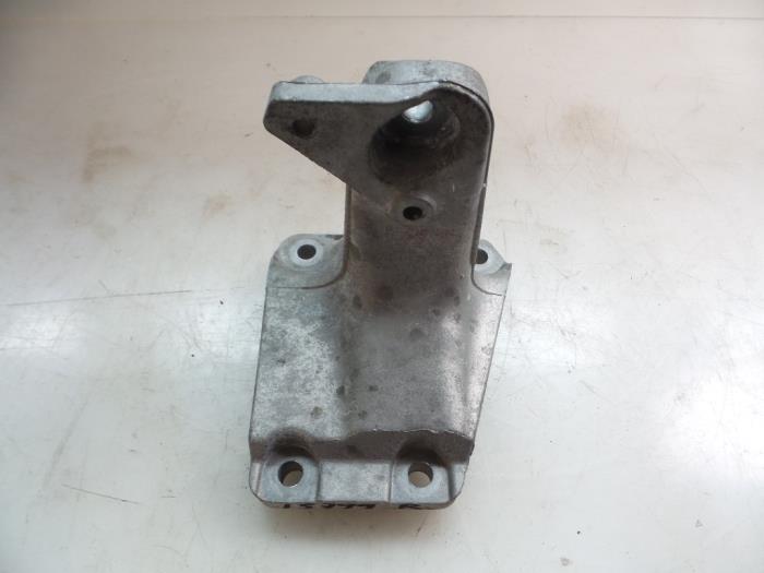 Gebrauchte Motorlager BMW 1 serie (F20) 118d 2.0 16V Preis € 10,00 Margenregelung angeboten von Autobedrijf Broekhuis B.V.