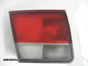Używane Tylne swiatlo pozycyjne lewe Mazda 626 (GE12/72/82) 2.0i LX,GLX 16V Cena € 10,00 Procedura marży oferowane przez Autobedrijf Broekhuis B.V.