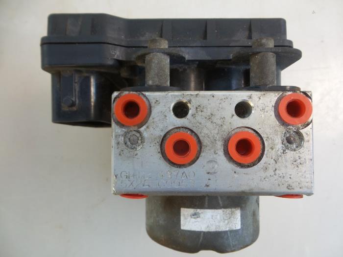Usagé Pompe ABS Mazda 6 (GG12/82) 2.0 CiDT 16V Prix € 40,00 Règlement à la marge proposé par Autobedrijf Broekhuis B.V.