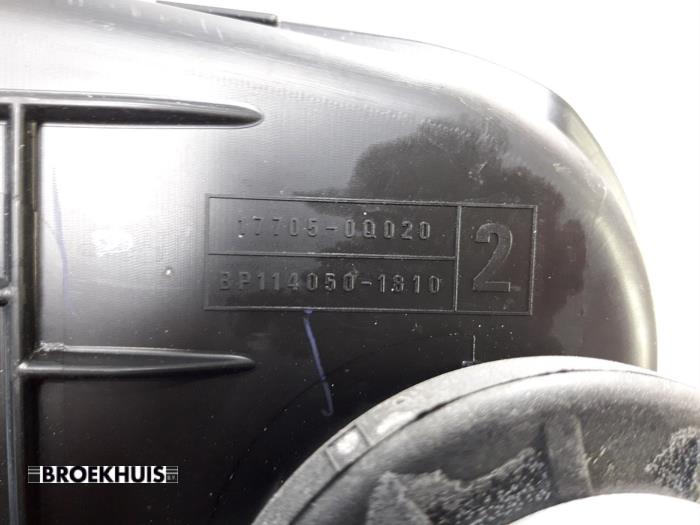Air box from a Toyota Yaris III (P13) 1.0 12V VVT-i 2012