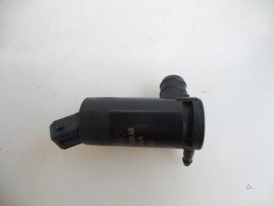 Used Windscreen washer pump Ford Transit 2.2 TDCi 16V Price € 12,10 Inclusive VAT offered by Autobedrijf Broekhuis B.V.