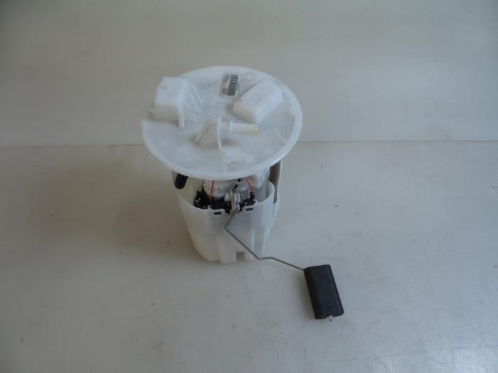 Electric fuel pump from a Renault Twingo III (AH) 1.0 SCe 70 12V 2015