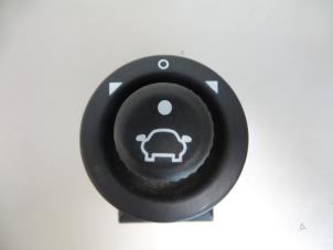 Usados Interruptor de retrovisor Ford Transit 2.2 TDCi 16V Precio € 6,05 IVA incluido ofrecido por Autobedrijf Broekhuis B.V.