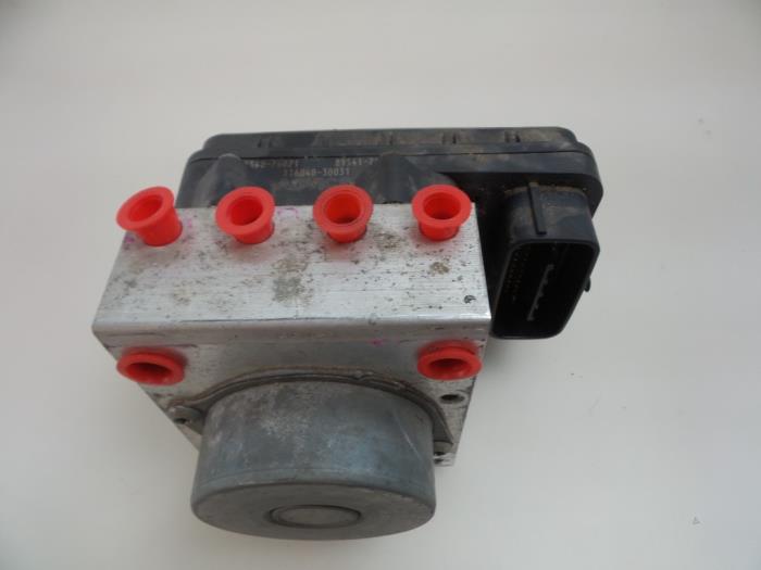 ABS pump Toyota iQ 1.0 12V VVTi 4454074021 1KRFE ADVICS