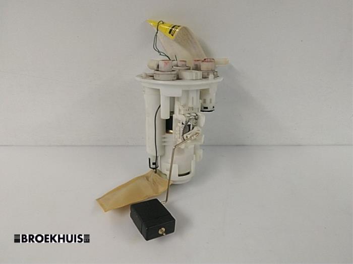 Usagé Pompe à carburant Suzuki Alto (RF410) 1.1 16V Prix € 30,00 Règlement à la marge proposé par Autobedrijf Broekhuis B.V.