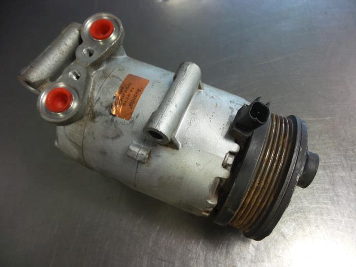 Usagé Pompe clim Ford Focus 2 Wagon 1.6 Ti-VCT 16V Prix € 30,00 Règlement à la marge proposé par Autobedrijf Broekhuis B.V.