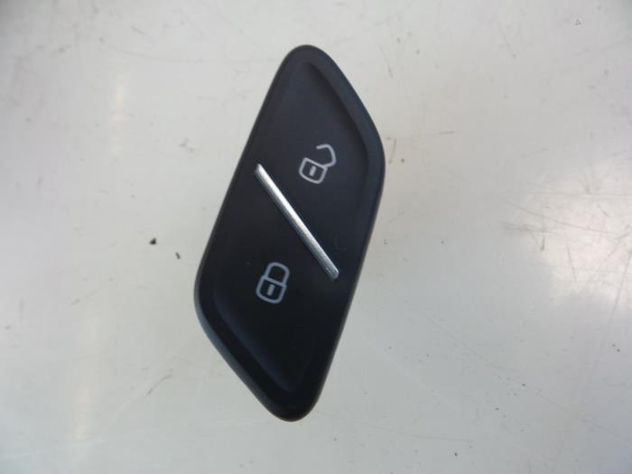 Używane Przelacznik Volkswagen Polo V (6R) 1.4 TDI DPF BlueMotion technology Cena € 5,00 Procedura marży oferowane przez Autobedrijf Broekhuis B.V.