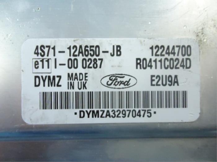 EinspritzSteuergerät van een Ford Mondeo III Wagon 2.0 TDCi 130 16V 2003