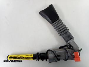 Gebrauchte Gurtsrammer rechts Opel Vectra B (36) 2.5 V6 24V Preis € 15,00 Margenregelung angeboten von Autobedrijf Broekhuis B.V.