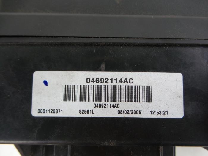 Fuse box Jeep Grand Cherokee 3.0 CRD V6 24V 04692114AC
