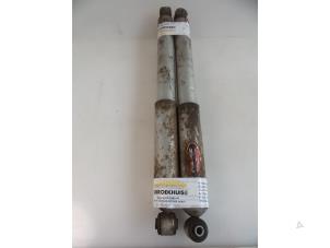 Used Shock absorber kit Jeep Grand Cherokee (WH/WK) 3.0 CRD V6 24V Price € 40,00 Margin scheme offered by Autobedrijf Broekhuis B.V.