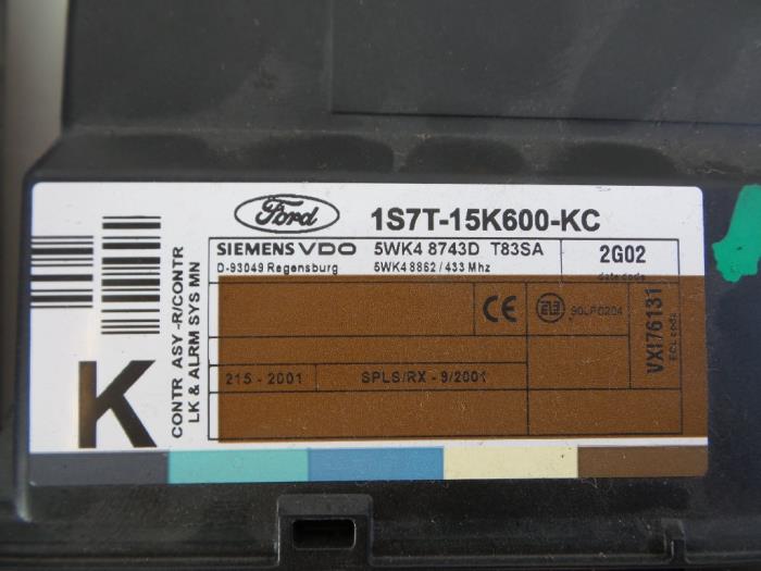 EinspritzSteuergerät van een Ford Mondeo III Wagon 2.0 TDCi 130 16V 2002