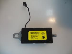 Usados Amplificador de antena Renault Megane III Grandtour (KZ) 1.5 dCi 110 Precio € 15,00 Norma de margen ofrecido por Autobedrijf Broekhuis B.V.