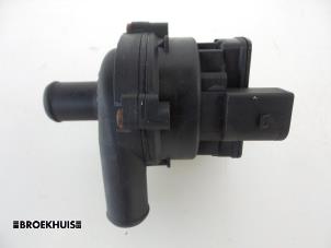 Usagé Pompe à eau Mercedes E (W211) 2.2 E-220 CDI 16V Prix € 25,00 Règlement à la marge proposé par Autobedrijf Broekhuis B.V.