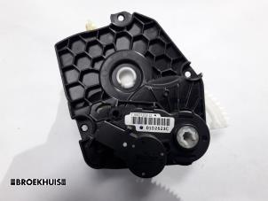 Used Heater valve motor Peugeot 508 (8D) 2.0 Hybrid4 16V Price € 20,00 Margin scheme offered by Autobedrijf Broekhuis B.V.