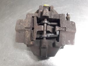 Used Rear brake calliper, right Mercedes C Combi (S203) 1.8 C-180K 16V Price € 25,00 Margin scheme offered by Autobedrijf Broekhuis B.V.