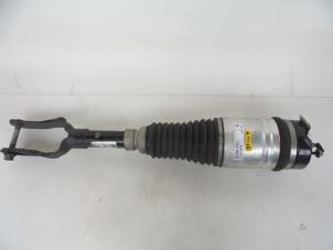 Used Front shock absorber rod, right Jeep Grand Cherokee (WK/WK2) 3.0 CRD V6 24V Price € 500,00 Margin scheme offered by Autobedrijf Broekhuis B.V.
