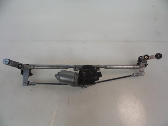 Windshield wiper linkage and motor