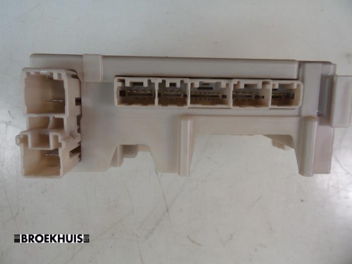 Fuse box Toyota Aygo 1.0 12V VVTi 827300H030A TOYOTA