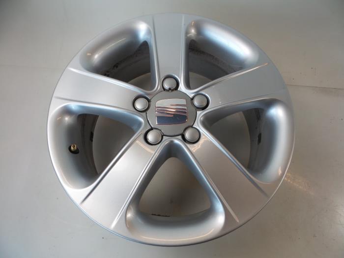 Wheel from a Seat Altea XL (5P5) 1.9 TDI 2008