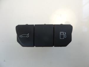Used Tank cap cover switch Peugeot 508 (8D) 2.0 Hybrid4 16V Price € 10,00 Margin scheme offered by Autobedrijf Broekhuis B.V.