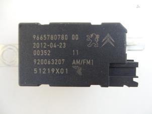 Used Antenna Amplifier Peugeot 508 (8D) 2.0 Hybrid4 16V Price on request offered by Autobedrijf Broekhuis B.V.