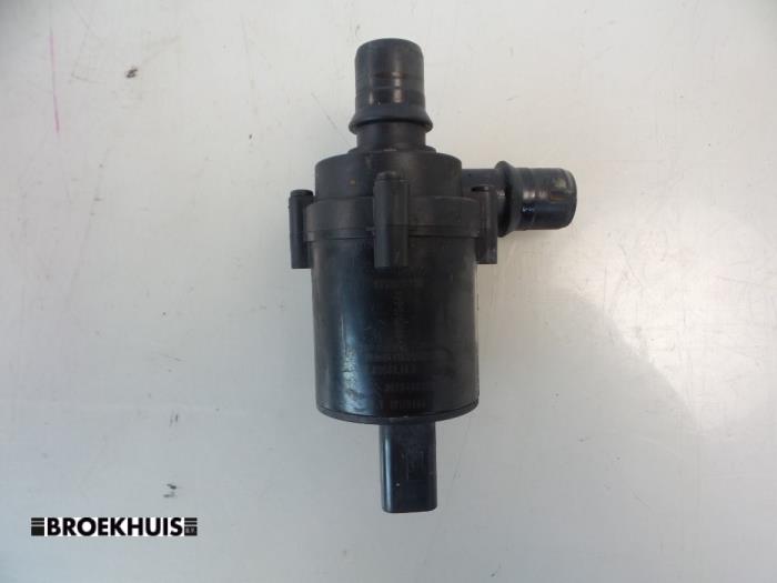 Begagnade Vattenpump Peugeot 508 (8D) 2.0 Hybrid4 16V Pris € 35,00 Marginaltabell erbjuds av Autobedrijf Broekhuis B.V.