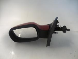 Used Wing mirror, left Renault Clio III (BR/CR) 1.2 16V 75 Price € 25,00 Margin scheme offered by Autobedrijf Broekhuis B.V.