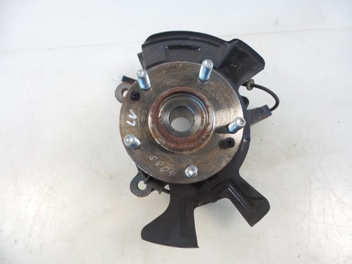 Knuckle, front left from a Hyundai iX20 (JC) 1.4 CRDi 16V 2015