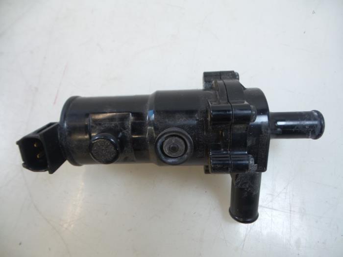 Begagnade Vattenpump Toyota Prius (NHW20) 1.5 16V Pris € 25,00 Marginaltabell erbjuds av Autobedrijf Broekhuis B.V.