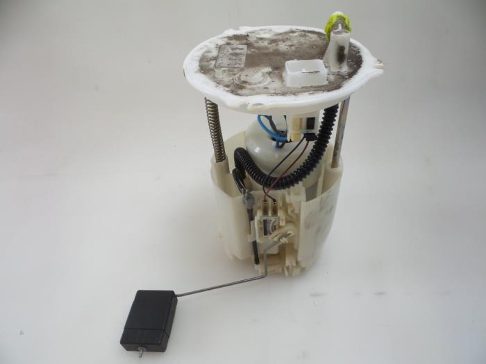 Usagé Pompe à carburant Mazda 5 (CR19) 1.8i 16V Prix € 35,00 Règlement à la marge proposé par Autobedrijf Broekhuis B.V.