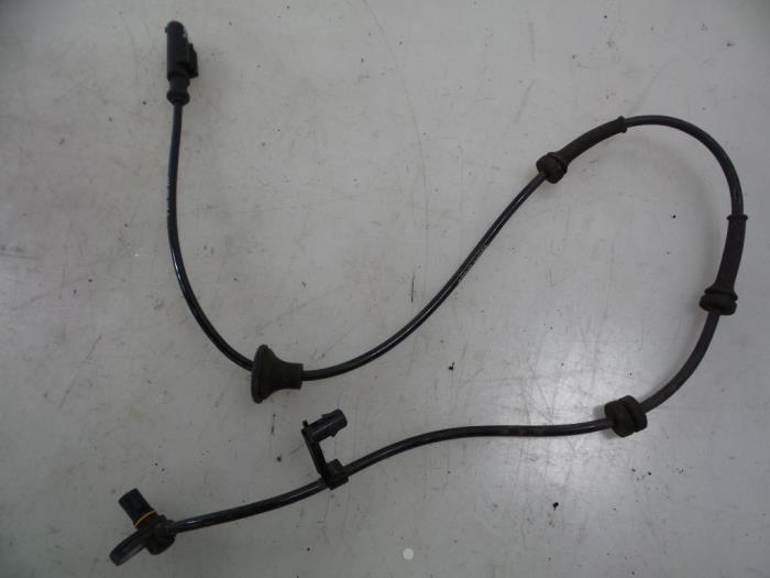 Begagnade ABS-sensor Peugeot 108 1.0 12V Pris € 25,00 Marginaltabell erbjuds av Autobedrijf Broekhuis B.V.