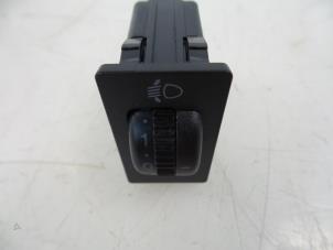 Used AIH headlight switch Toyota Avensis (T25/B1B) 2.0 16V D-4D-F Price € 5,00 Margin scheme offered by Autobedrijf Broekhuis B.V.