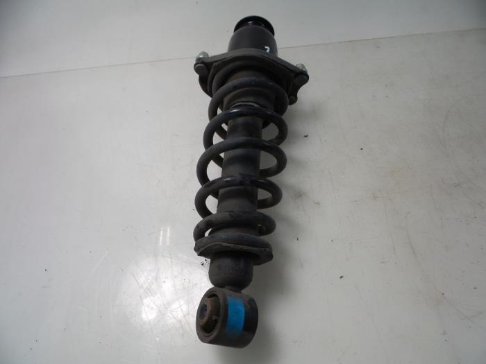 Rear shock absorber rod, right from a Toyota Avensis (T25/B1B) 2.0 16V D-4D-F 2006