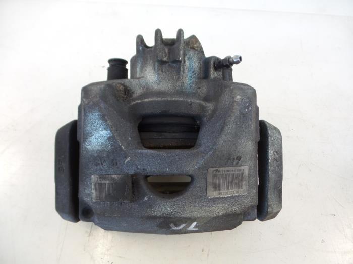 Usagé Etrier de frein avant gauche Peugeot Partner (GC/GF/GG/GJ/GK) 1.6 HDI 75 Phase 2 Prix € 24,20 Prix TTC proposé par Autobedrijf Broekhuis B.V.