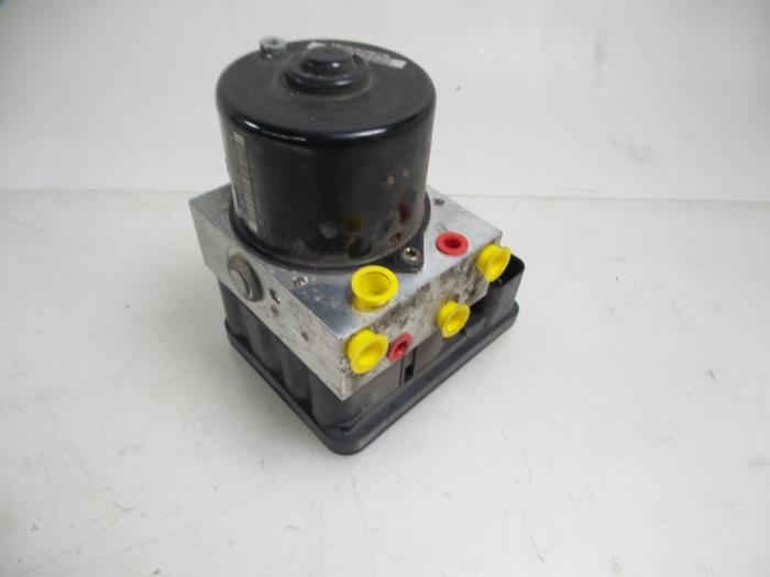 Begagnade ABS-pump Citroen C5 II Berline (RC) 2.0 HDiF 16V Pris € 25,00 Marginaltabell erbjuds av Autobedrijf Broekhuis B.V.