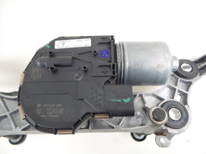 Wiper motor + mechanism from a Porsche Cayenne II (92A) 3.0 S E-Hybrid 24V 2015