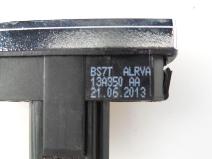 Interruptor de luz de pánico de un Ford Mondeo IV Wagon 1.6 TDCi 16V 2013