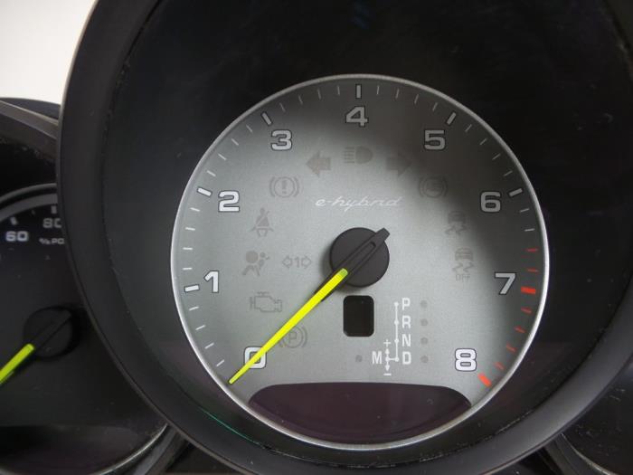 Odometer KM from a Porsche Cayenne II (92A) 3.0 S E-Hybrid 24V 2015