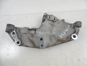 Engine mount from a Opel Vivaro 2.0 CDTI 2012