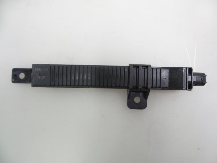 Używane Antena Ferrari F430 Spider 4.3 V8 32V Cena € 20,00 Procedura marży oferowane przez Autobedrijf Broekhuis B.V.
