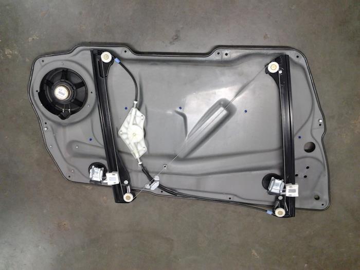 Window mechanism 2-door, front right from a Mercedes-Benz A (W169) 1.7 A-170 3-Drs. 2005