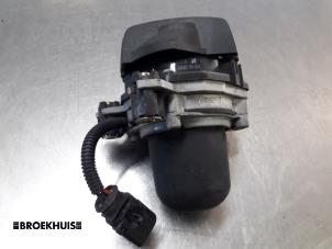 Usagé Pompe secondaire Porsche Cayenne (9PA) 4.5 S V8 32V Prix € 40,00 Règlement à la marge proposé par Autobedrijf Broekhuis B.V.