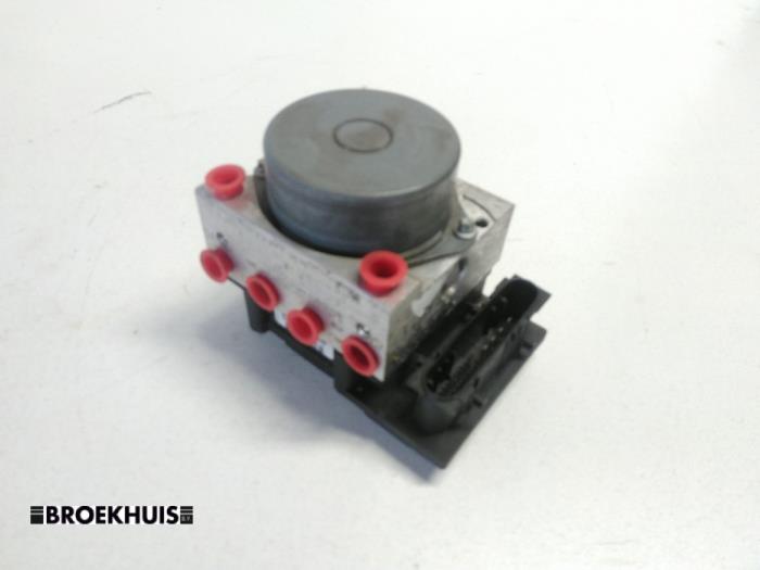 Begagnade ABS-pump Renault Megane II (BM/CM) 1.6 16V Pris € 30,00 Marginaltabell erbjuds av Autobedrijf Broekhuis B.V.