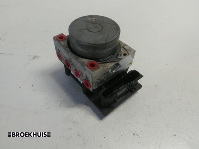 Gebrauchte ABS Pumpe Renault Megane II (BM/CM) 1.5 dCi 85 Preis € 30,00 Margenregelung angeboten von Autobedrijf Broekhuis B.V.