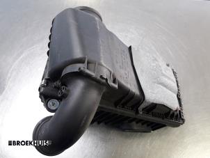 Używane Obudowa filtra powietrza Porsche Cayenne (9PA) 4.5 S V8 32V Cena € 50,00 Procedura marży oferowane przez Autobedrijf Broekhuis B.V.