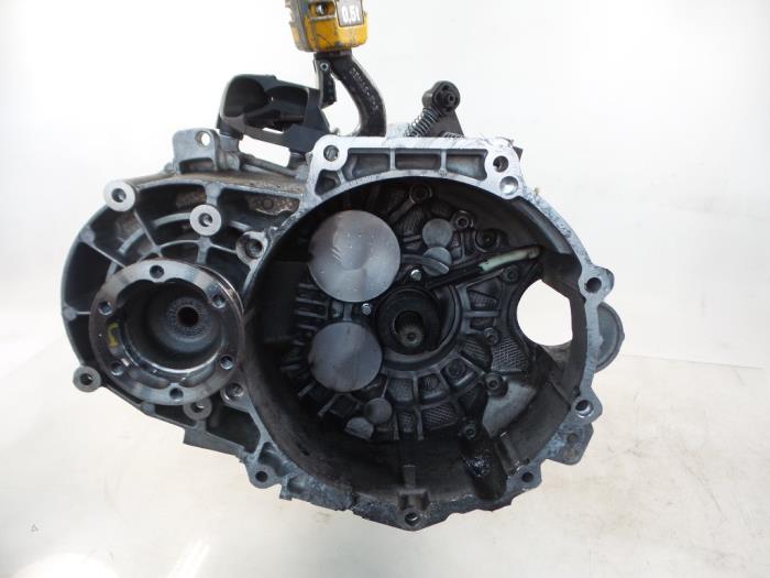Gebrauchte Getriebe Volkswagen Passat Variant (3G5) 2.0 TDI 16V 150 Preis auf Anfrage angeboten von Autobedrijf Broekhuis B.V.