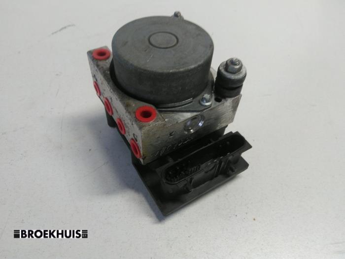 Usagé Pompe ABS Renault Clio III (BR/CR) 1.2 16V 75 Prix € 25,00 Règlement à la marge proposé par Autobedrijf Broekhuis B.V.