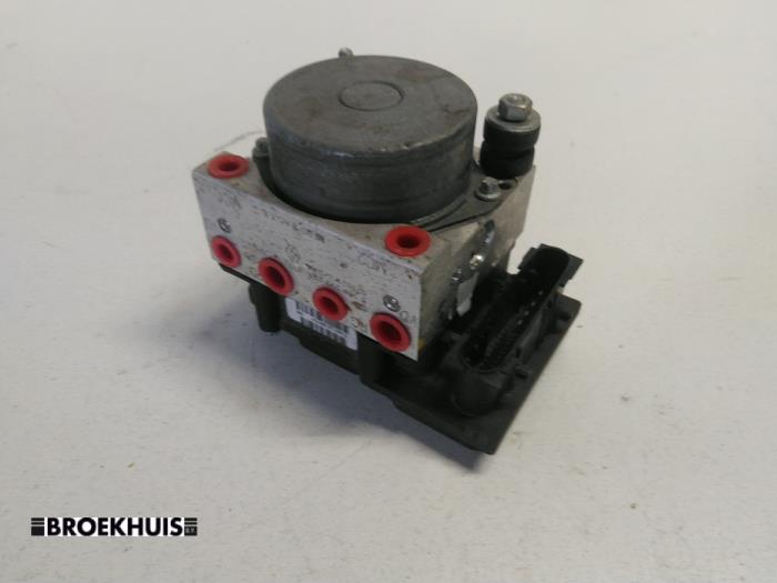Begagnade ABS-pump Renault Clio III (BR/CR) 1.5 dCi 70 Pris € 25,00 Marginaltabell erbjuds av Autobedrijf Broekhuis B.V.