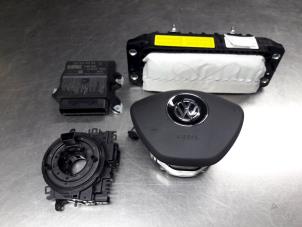 Używane Zestaw + Modul poduszki powietrznej Volkswagen Passat Variant (3G5) 2.0 TDI 16V 150 Cena € 500,00 Procedura marży oferowane przez Autobedrijf Broekhuis B.V.